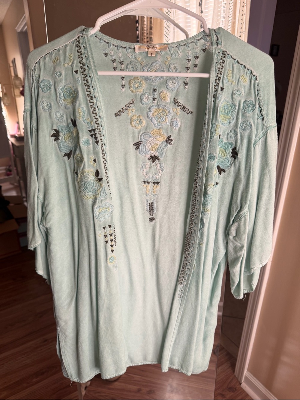 ANDREE BY UNIT Mint Embroidered Open-Front kimono